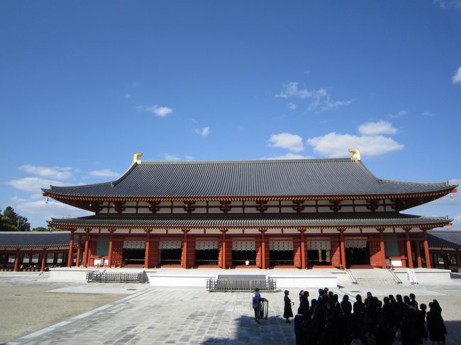 大講堂<br /><br />経典が沢山保管されてます