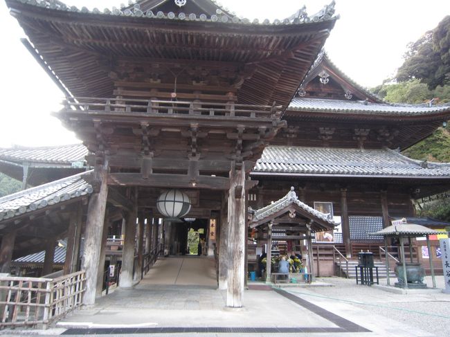 右手に鐘楼<br />さて本堂へ<br /><br />本堂には十一面観世音菩薩像が<br />もちろん撮影不可