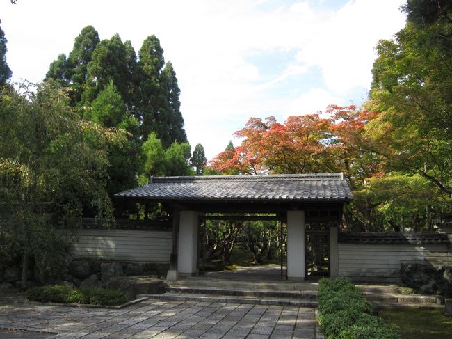 庭園入り口<br />有料<br /><br />また紅葉の頃出直そう(^_^;)