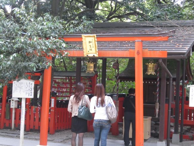 外には縁結びの神社が！<br />こんなんいつできたん(笑)<br />どぉりで若い女の子が沢山歩いてるな〜<br />と思った