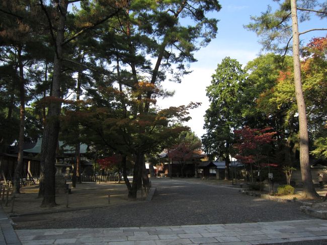 今宮神社と大徳寺の間に<br />紫野高校あります<br />ちょうど放課後の部活時だった為、<br />生徒さん達が沢山走ったりトレーニングしたり。<br />こんな環境で学べる子等はラッキーですね☆