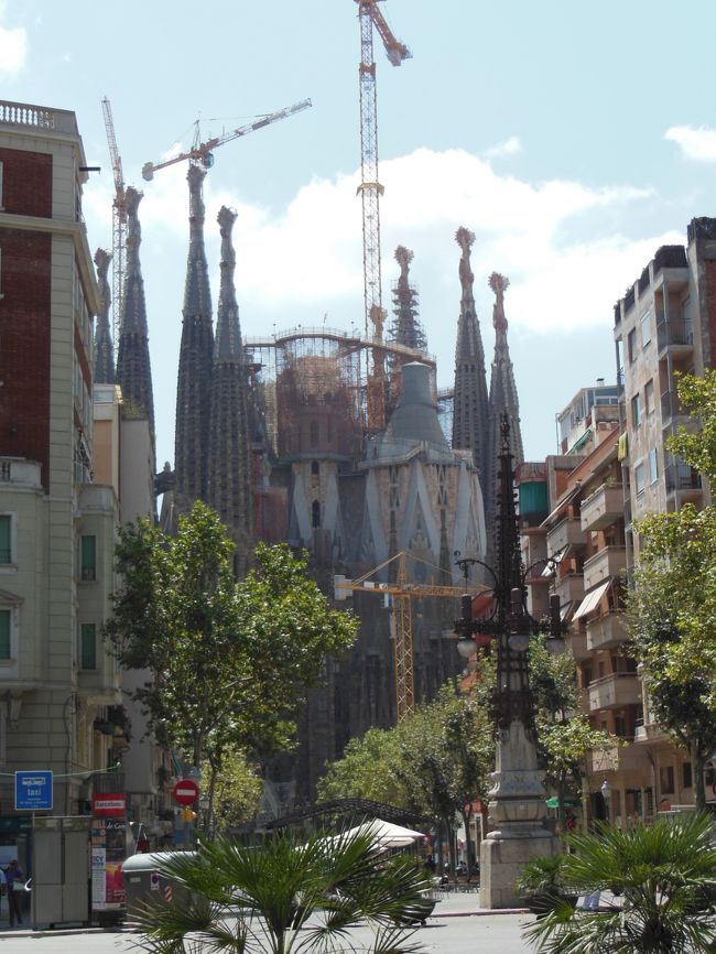 かなり名残惜しいけれども、午後からもガウディ建築をまわります★