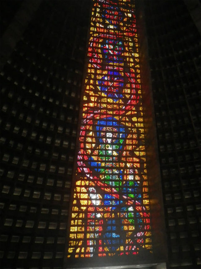 こちらは赤を基調にしたステンドガラス。