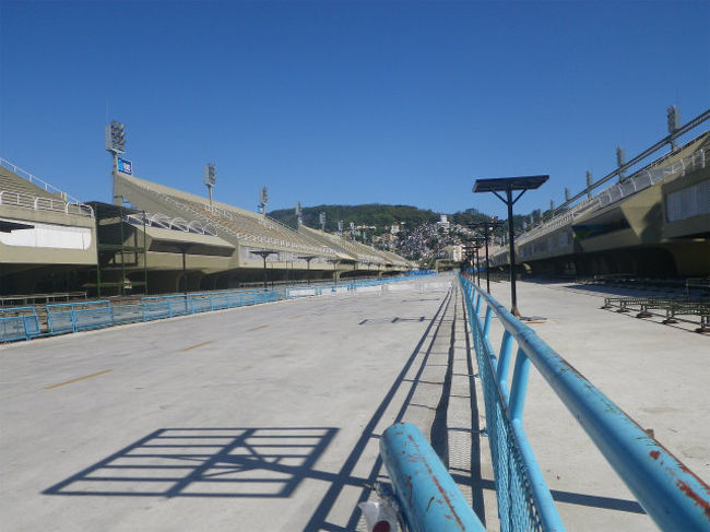 リオと言えばカーニバル。勿論１０月なのでやってませんが、チャンピョン・パレードの会場に案内して貰いました。