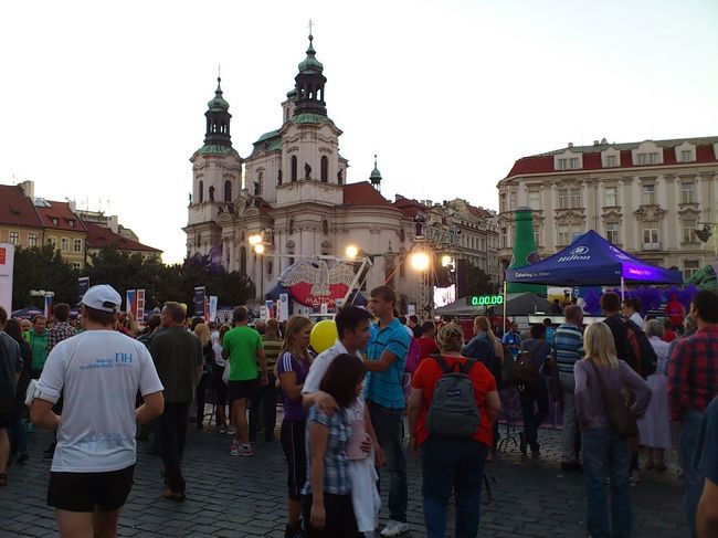 変というか、異常に賑やかです。<br />どうもマラソン大会が催されるようです。