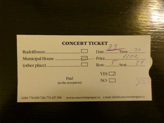 こちらが当日券のチケット。<br />チケットはVIP席が1200コロナ、普通席が900コロナ。<br />開始30分後からは500コロナで販売されているようです。<br />せっかくなので奮発してVIP席にしました。