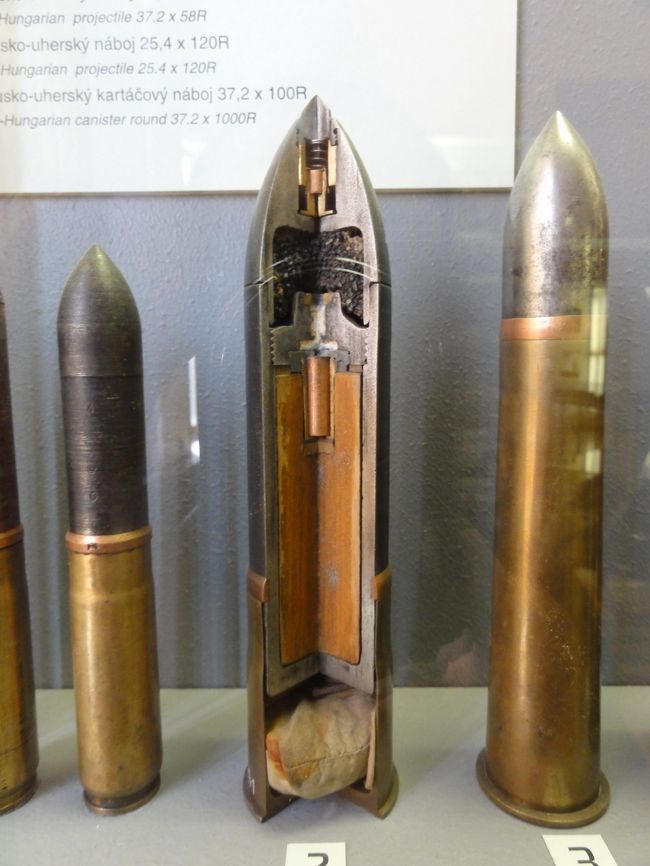 この軍事博物館は砲弾の中も見せてくれます。