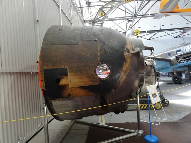 何故かこんなところに宇宙船の帰還カプセルが。