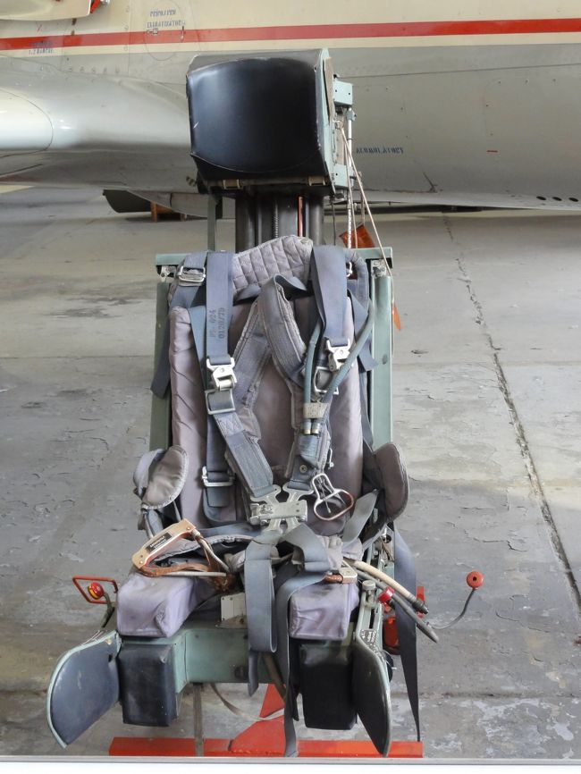 コックピットの座席が切り出されて展示されていました。<br />これも初めて見ました。