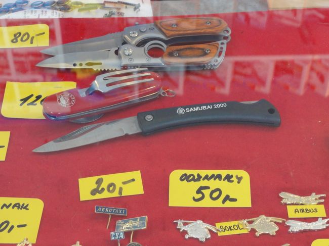 その土産屋で見つけたのがこれ。<br />"SAMURAI 2000" ?