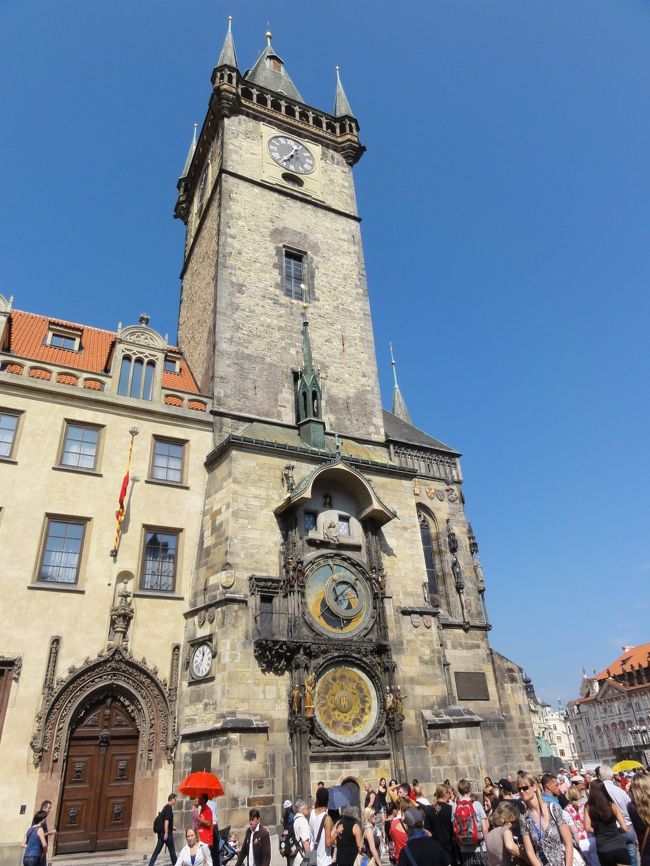お昼になったので、プラハの時計台の近くで昼食を取ります。