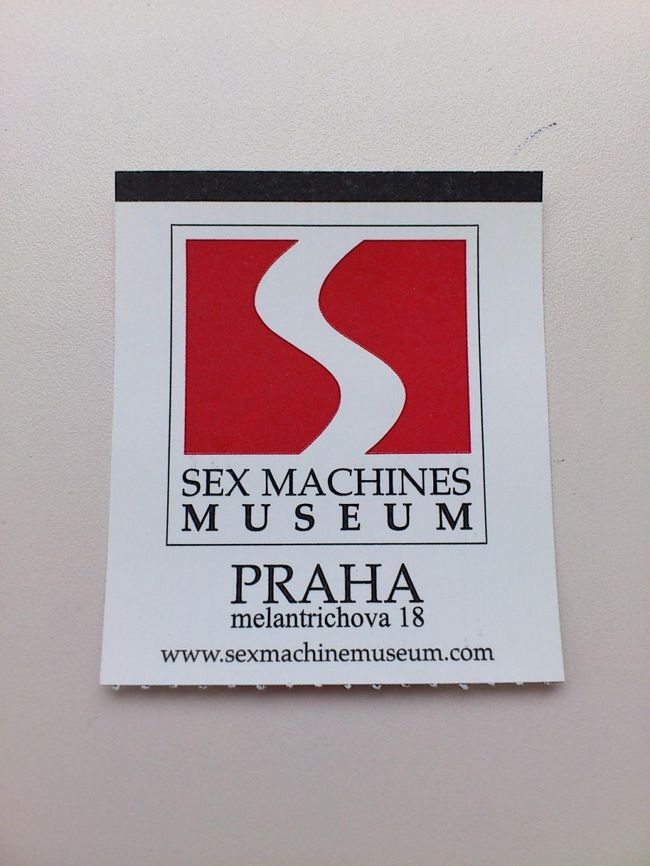 そういえば、プラハの時計台の近くにこんな博物館がありました。