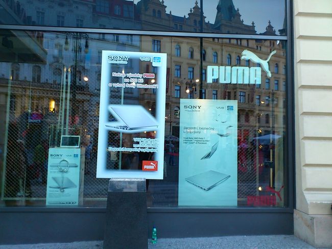 最後にチェコで頑張るガンバレ日本企業シリーズ<br />ガンバレ ソニー<br />（何故かプーマとコラボ）