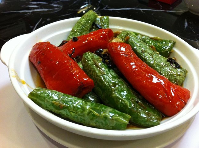 10/23　夕食<br /><br />シンセン初食事。<br /><br />大きな唐辛子？<br />ぜんぜん辛くないアルよ。美味。<br />