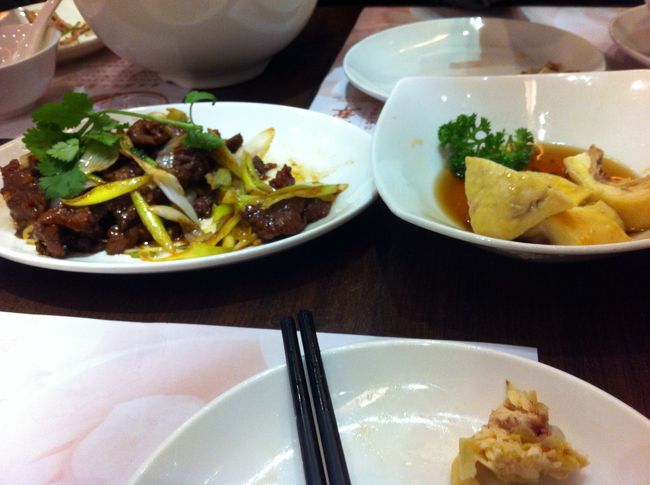 10/24　KKモール<br /><br />翡翠レストラン。<br /><br />おかずもいろいろ注文。おなかいっぱいです。