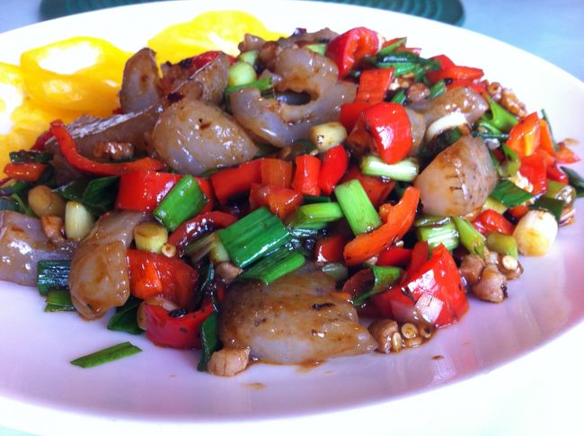 10/25　ランチ<br /><br />なまこと野菜的な…ちょっと辛くて美味<br />