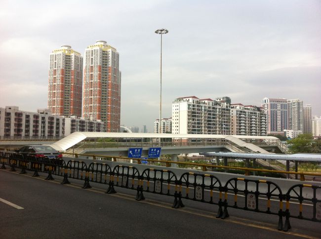 10/26　皇岡<br /><br />シンセンから香港へ行くときに通る、皇岡口岸。<br />ここから香港に入ります。<br /><br />ホテルを9時半にチェックアウト、ここに付いたのが9時45分でした。<br />