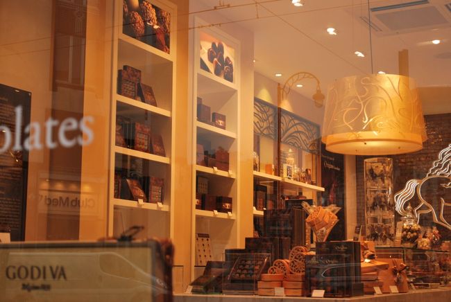 GODIVA路面店。グランプラスからはちょっとはずれたところにある店舗。センスが光る。