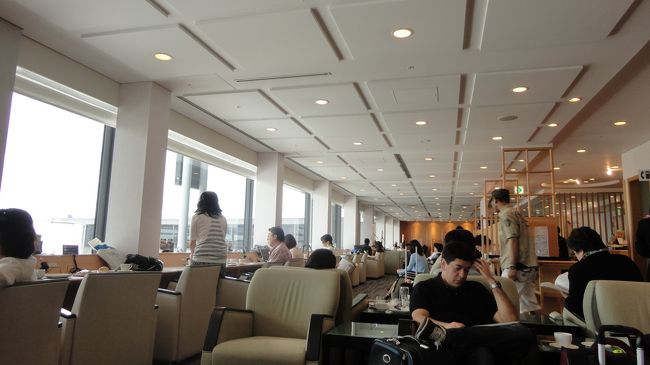 今回の旅も関西空港から<br /><br />ＡＮＡラウンジにて<br /><br />ゴールデンウィークなので、利用客も多めです。<br />