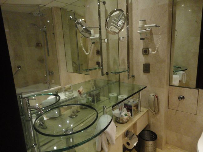 コンパクトで使いやすい洗面所です。