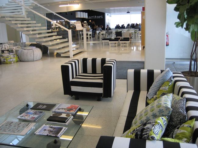 このソファ座り心地はいいし、デザインもいいし♪<br />