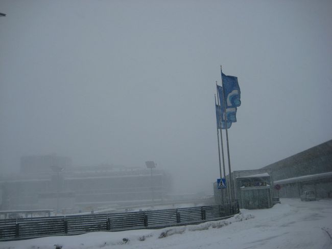 雪のヴァンター空港