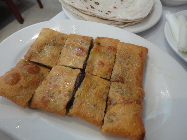 JCBカードのクーポン提示でいただいた、スイーツ。<br />中の餡がさらっとしてて、甘くなくいい感じですが、北京ダックでお腹満杯。