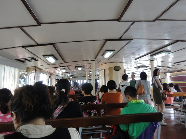 船は時間帯にもよりますが、８〜１２分ごとに出ています。<br /><br />お値段も　湾仔まで、平日なら2.5 HKD 土日でも3.4HKD<br />庶民の足ですね。