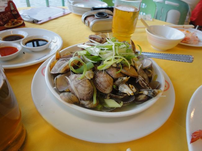 二品目<br /><br />あさりの酒蒸し（はまぐりと日本語がふってありましたが・・・どうみてもあさり。お値段もあさり級）