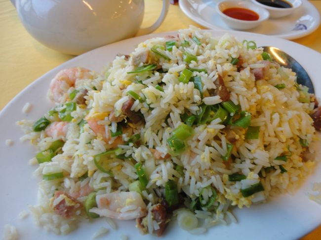 〆は蝦チャーハン<br /><br />二人では食べきれません。<br /><br /><br />