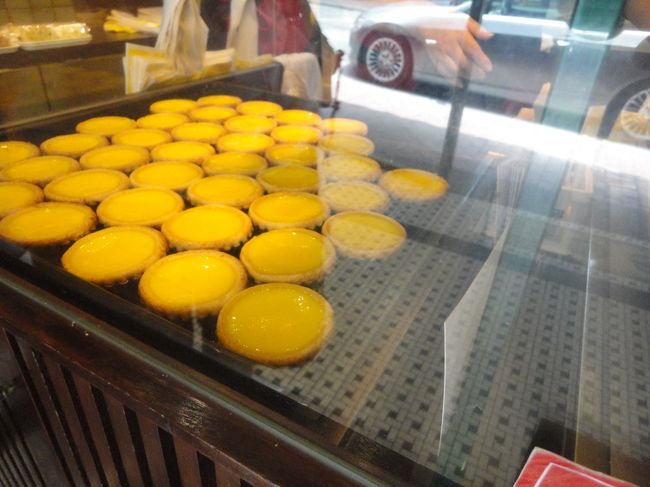 お昼過ぎまで時間はあるので、本日は中環を散策することに。<br /><br />お土産用に蛋撻（エッグタルト）を買いに泰昌餅家へ。<br /><br />焼き立てを食べたかったけど、朝ごはんの食べ過ぎで入りません。<br /><br />