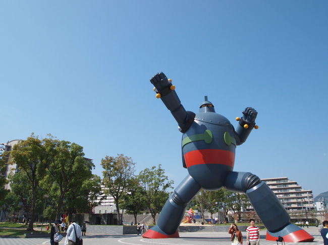 駅の近くには、巨大な鉄人２８号が立ってました。