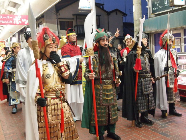 夕方から、パレードが始まります。<br />三国志のキャラに紛争した方々が、続々と現れます。