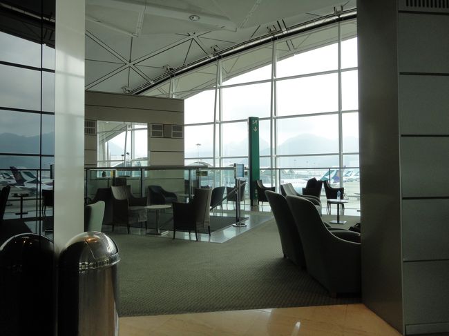 いい時間になったので、空港にもどります。<br /><br />搭乗前にUAのラウンジにたちよりました。<br /><br />