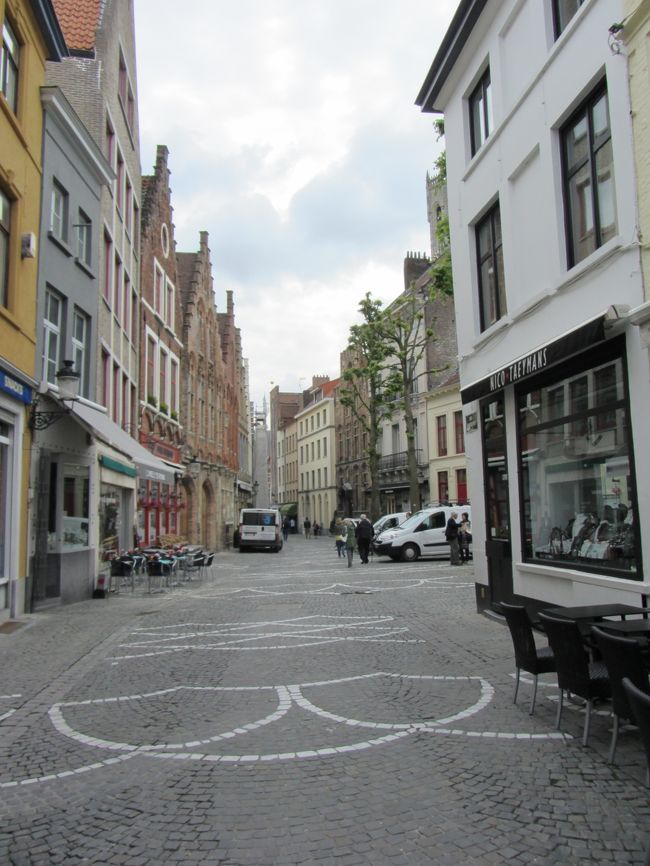 さて、チェックアウトを済ませ、またブルージュの街に戻ってきました。