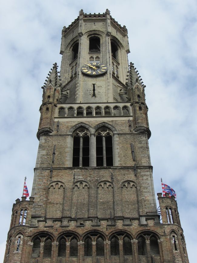 なかなか立派です。この鐘楼は世界遺産になっています。