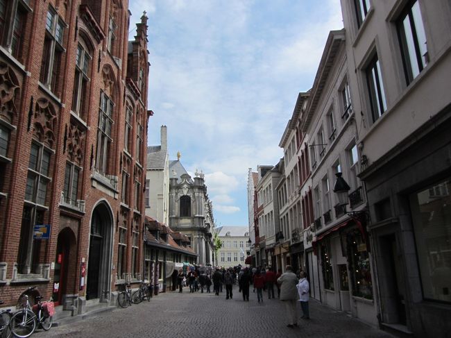 街をブラブラ散策。