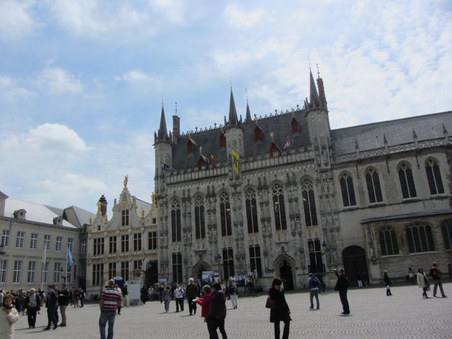 こちらはブルグ広場。