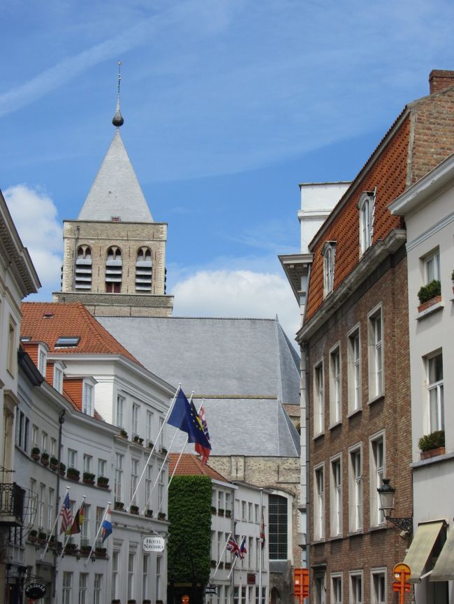 広場から離れても素敵な町並みが続きます。