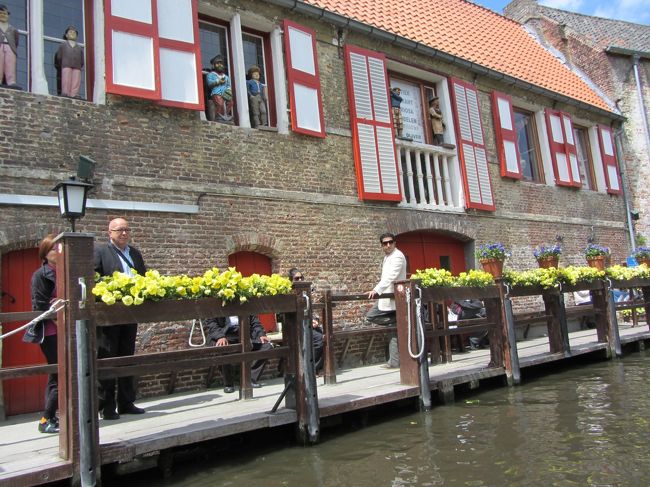 所々にある船着き場には、花がきれいに飾られている。