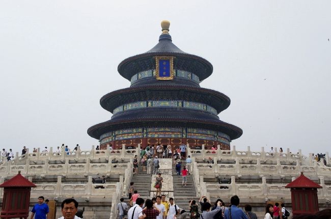 ③2012.06.23<br /><br />　天壇公園（てんだん） 【世界遺産】<br /><br />　天気が良ければなぁ～　３日目スタートです<br /><br />　ＨＩＳのＫさんも言ってたけど「２日目より<br /><br />　３日目のが歩く距離が多いですよ」<br /><br />　大丈夫かなぁ～？？(^_^;)