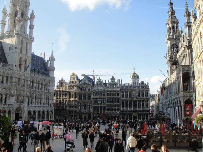 広場を通りぬけて