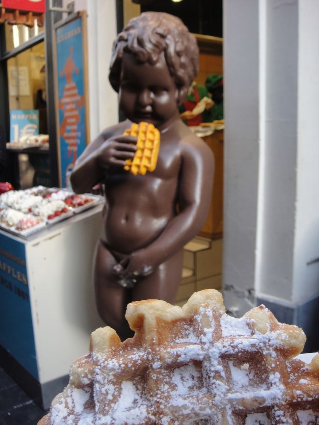 ワッフル屋さんの前にも。<br /><br />ワッフルを食べたがマネケンのとはちょっと違ってもちっとしていた。