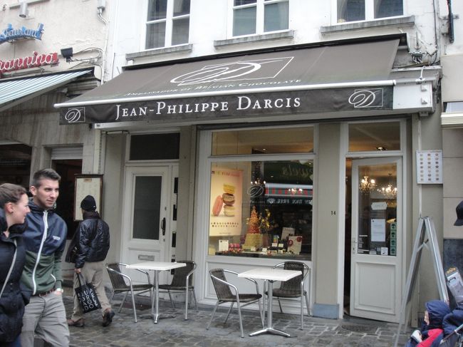 チョコレートの店。<br /><br />日本人の店員さんでお客さんもなぜか日本人しかみなかった。<br />美味しかったのでお土産に1個だけ買った。