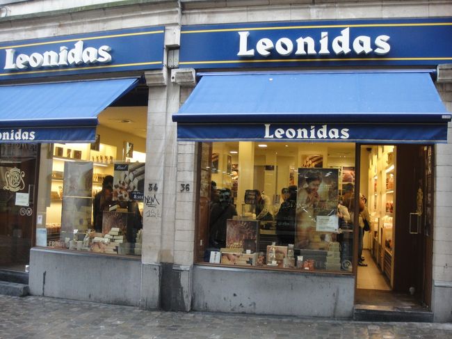 常に混んでた店。<br /><br />高くないし大量に買って重たかった。<br /><br />後からパリのホテルの歩いて2分のとこに店があったのは見なかったことに・・・<br />思わず2度見したけど・・・