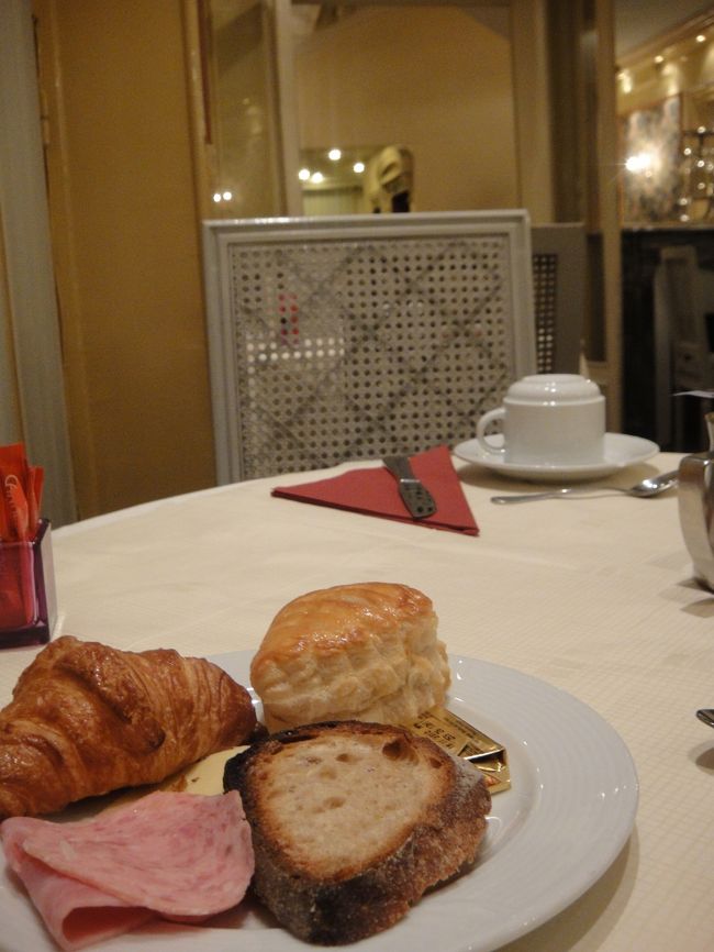 ２日目<br /><br />ホテルの朝食を食べて出発。