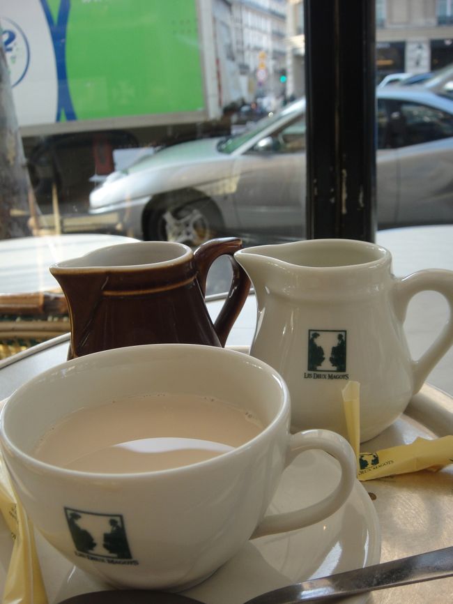 隣の有名なカフェでお茶。<br /><br />おいしかったな。のんびりできた。