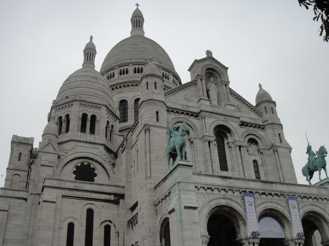 ひたすら歩いて、坂道を上ってモンマントルへ。