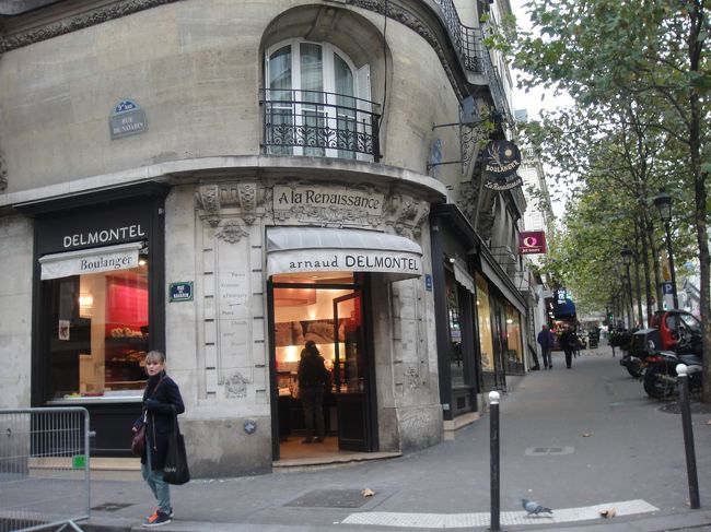 フランスパンのコンクールで優勝したことのあるパン屋さん。<br /><br />チョコのクロワッサンを買って食べた。後はフランスパンも買った。