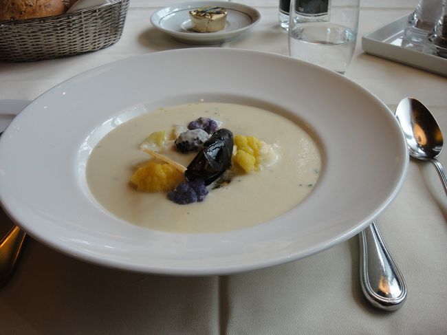 最後は奮発してランチ。<br /><br />うーん、美味しいけど普通。使われているムール貝が残念。